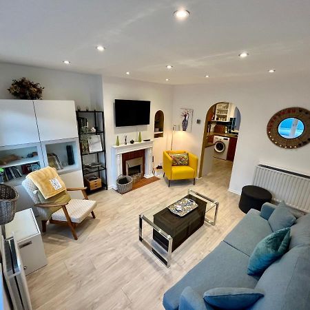 Villa Entire 3 Bed House Weybridge Brooklands, London Byfleet Exterior foto